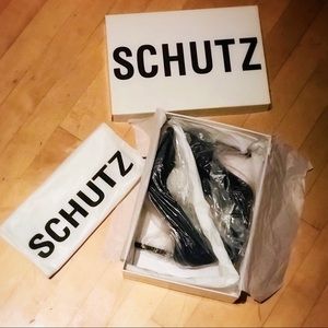 *NEVER WORN* SCHUTZ Farrah Pumps - Black Nubuck